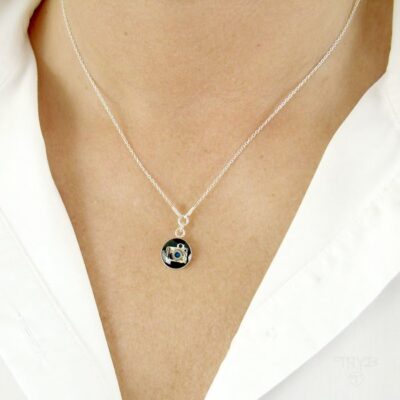 Łańcuszkowy naszyjnik celebrytka z aparatem fotograficznym