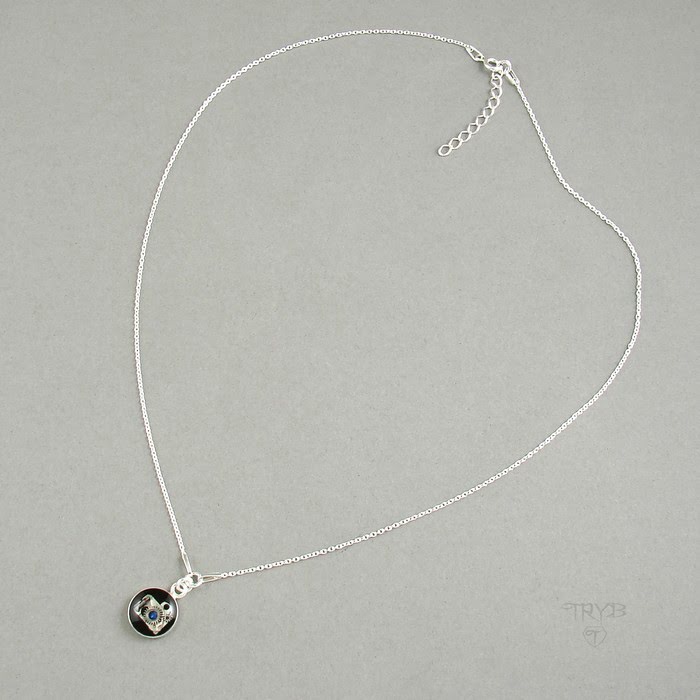 Łańcuszkowy naszyjnik ze srebra z aparatem fotograficznym