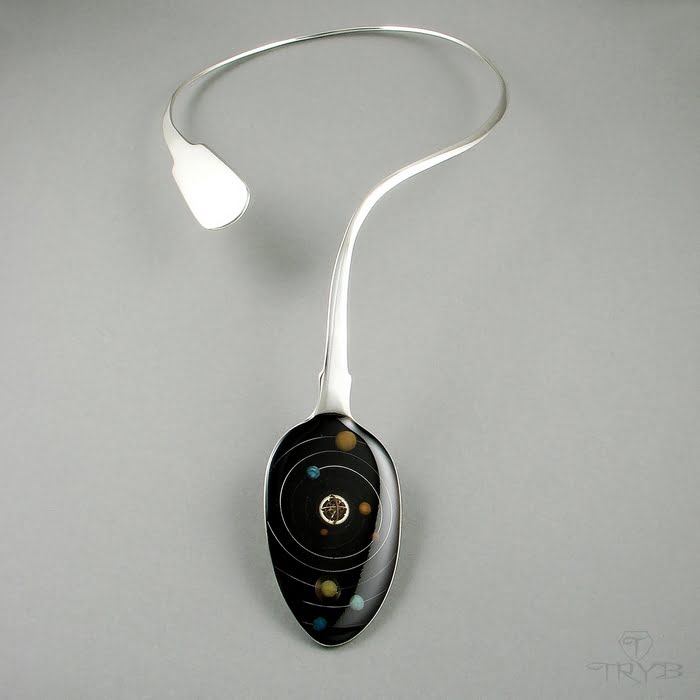 Biżuteria artystyczna z przesłaniem