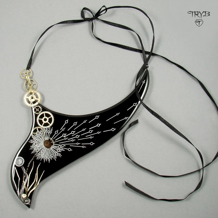 Unikatowy naszyjnik z części zegarków