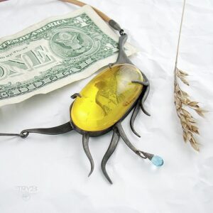 THE ONE naszyjnik z bursztynem dolarem i przesłaniem