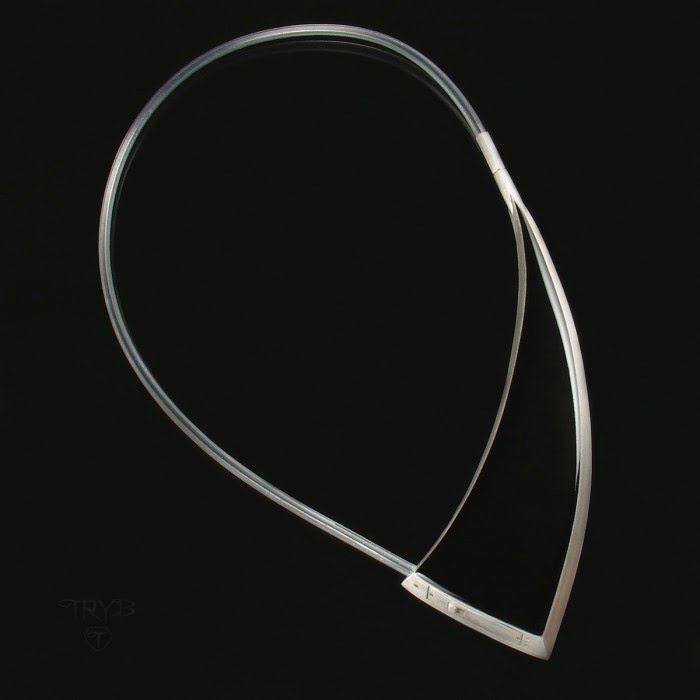 Artystyczny naszyjnik zrobiony ręcznie