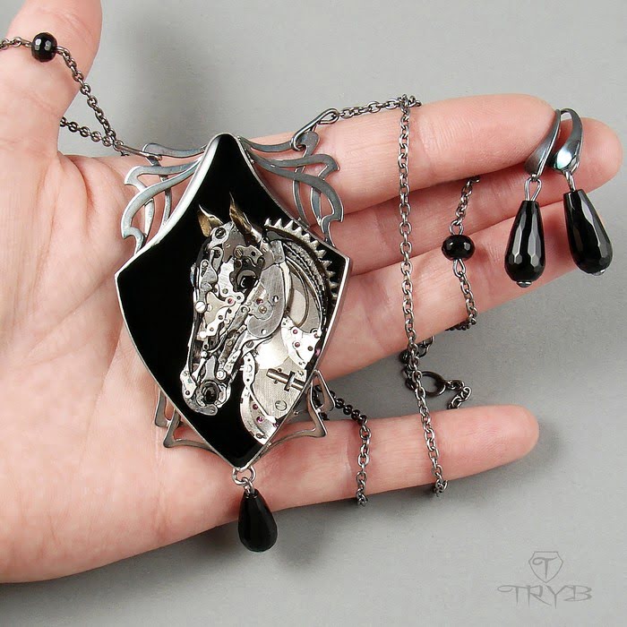 secesyjny naszyjnik koń ze srebra części zegarków i onyksów
