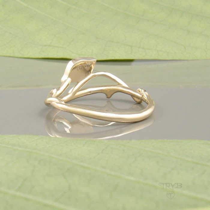 Finezyjny pierścionek ze złota inny niż wszystkie