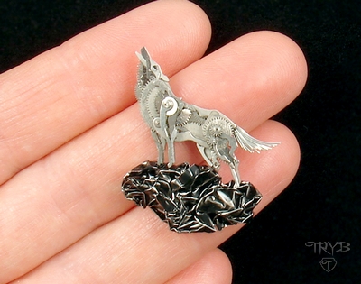 Miniatura wilka z części zegarków