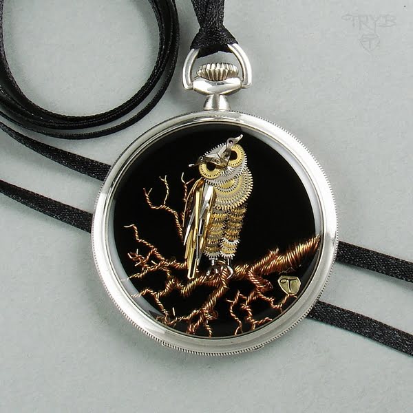 Oryginalna zawieszka sowa z części zegarków