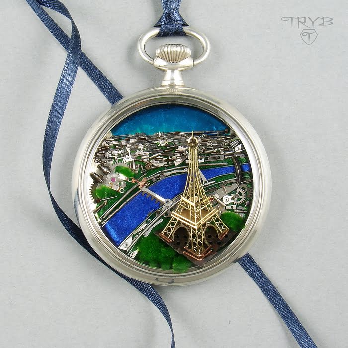 Zawieszka z wieżą Eiffla z części zegarków