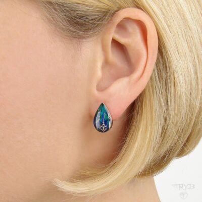 Piękne turkusowe kolczyki w kształcie kropli zrobione ze złota