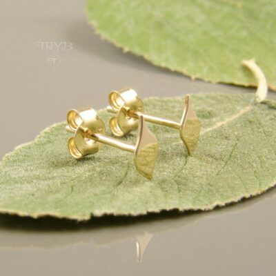 Ręcznie robione złote kolczyki w kształcie listków