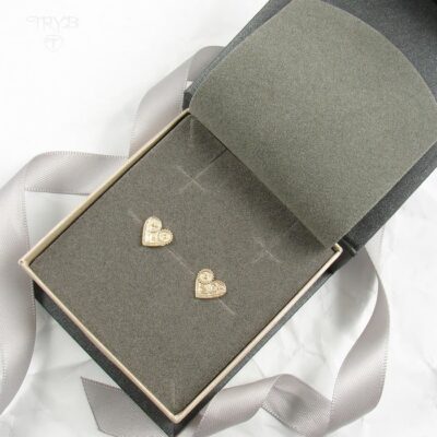 Złote kolczyki serduszka na prezent