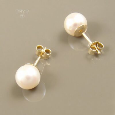 Złote kolczyki z perłami białymi