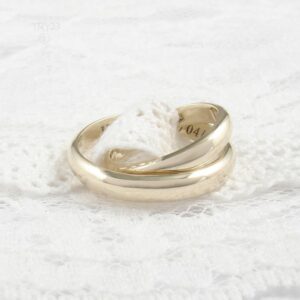 Złote obrączki ślubne o podwyższonym profilu