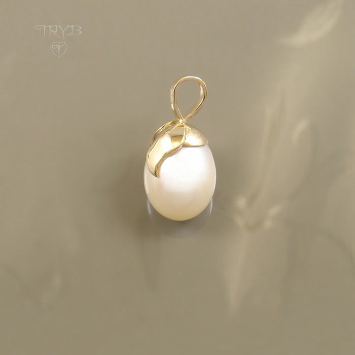 Zawieszka na szyję z liskiem ze złota i perłą