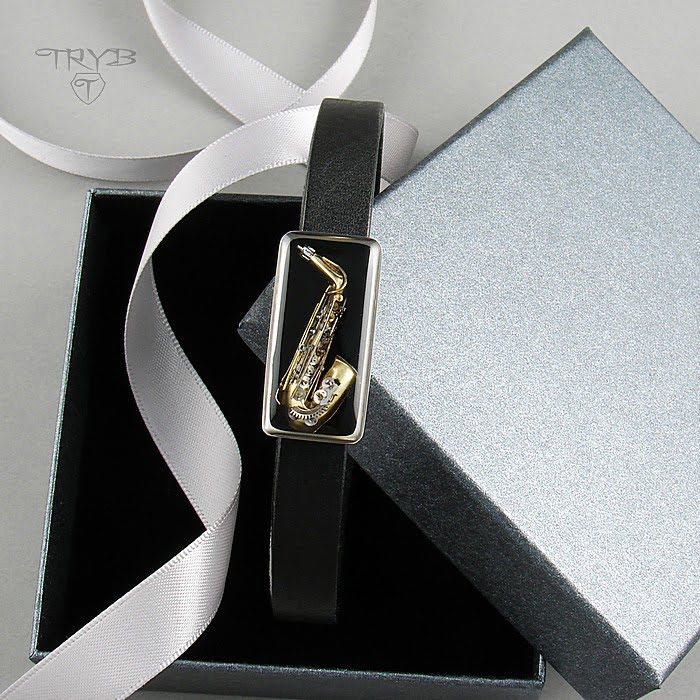 Biżuteria na zamówienie - bransoleta z saksofonem altowym