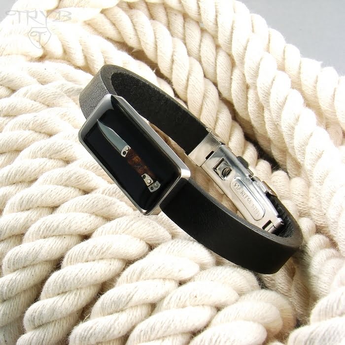 Męska bransoleta z nożem składanym typu folder
