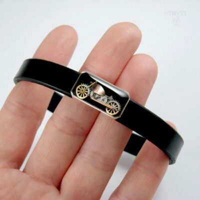 Srebrna bransoletka motocykl cruiser na pasku skórzanym