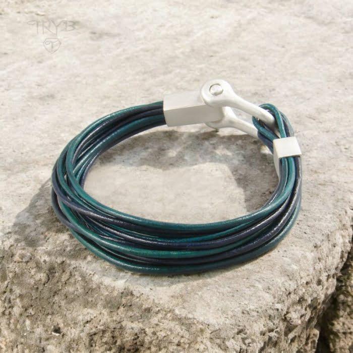 Bransoletka z kolorowych rzemieni z szeklą