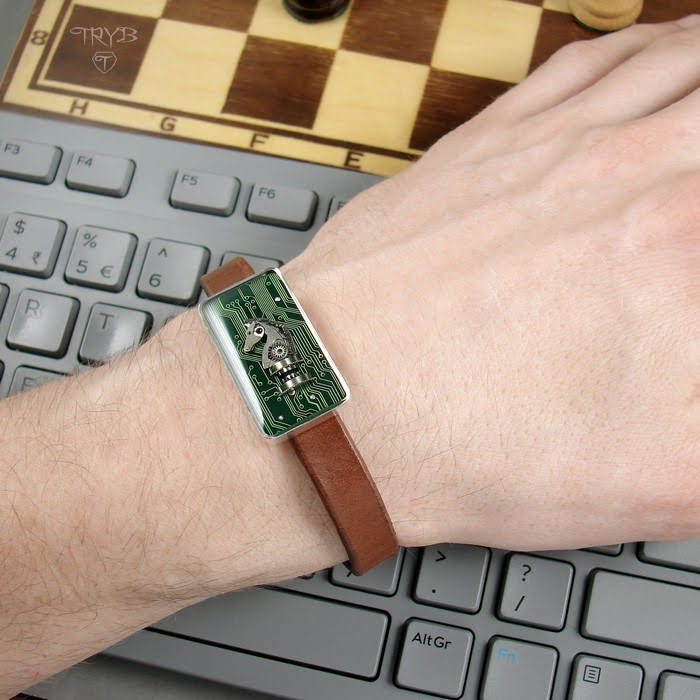 Męska bransoletka z koniem szachowym i układem scalonym