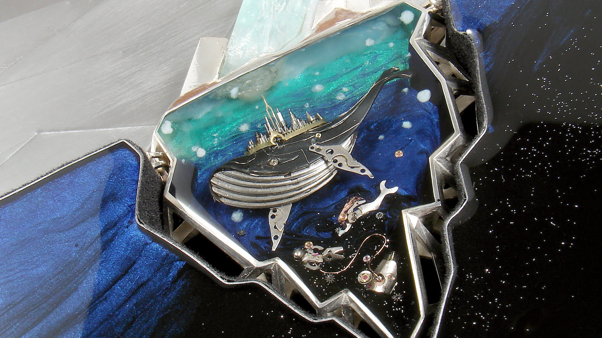 Niezwykły naszyjnik będący jednocześnie obrazem do powieszenia na ścianę