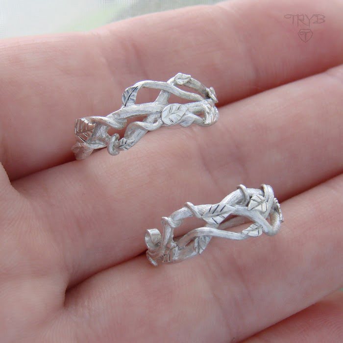 Obrączki gałązki z pnączami i listkami