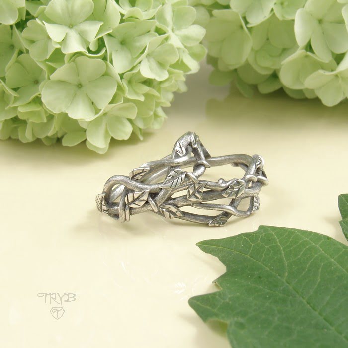 Naturalne obrączki ślubne gałązki z listkami