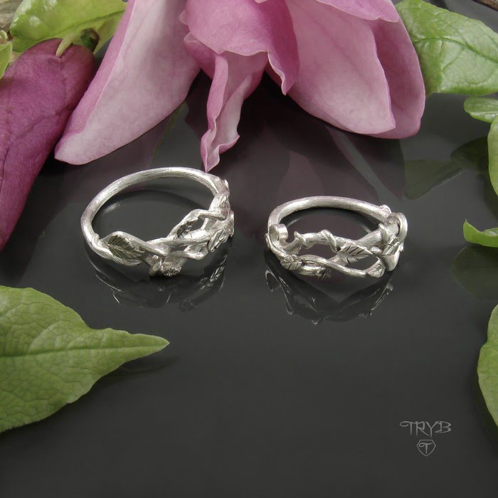 Ślubne obrączki z listkami ze srebra