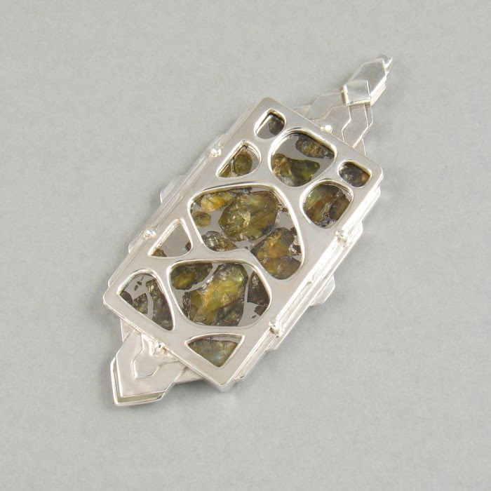 Kosmiczny wisiorek z meteorytem w stylu art deco