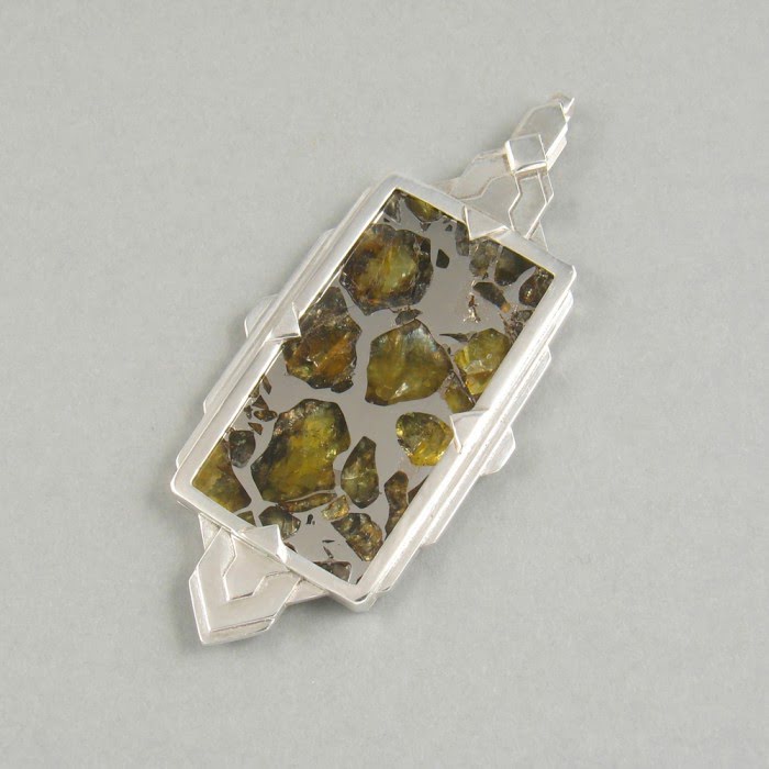 Nieziemska zawieszka z meteorytem