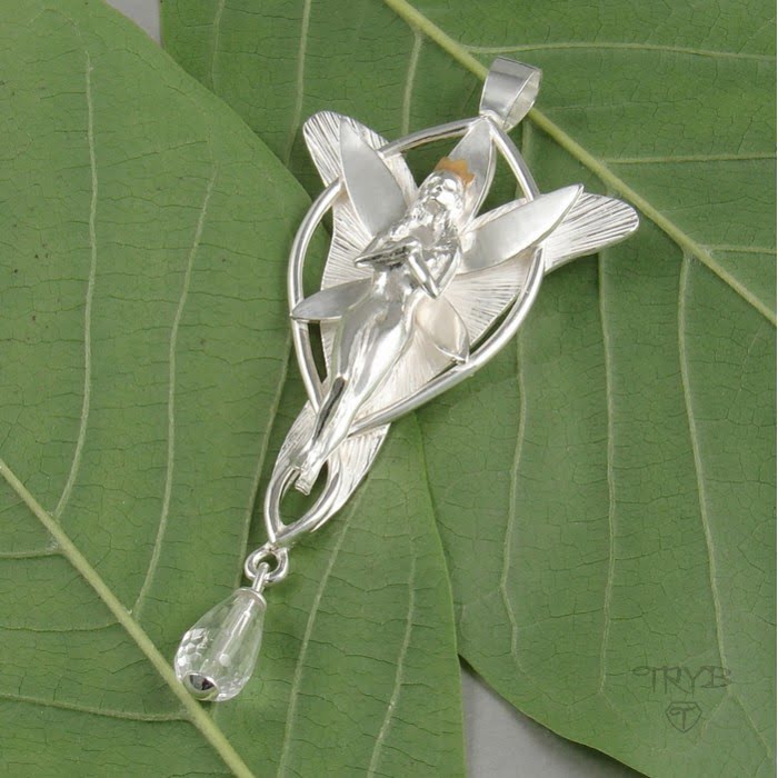 Ręcznie robiony wisior inspirowany zawieszką Arweny