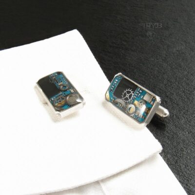 Niebieskie spinki do mankietów w srebrnych oprawkach