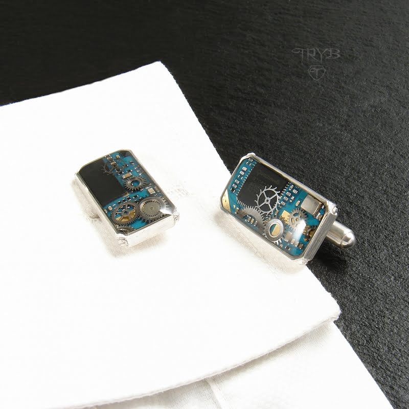 Niebieskie spinki do mankietów w srebrnych oprawkach