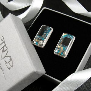 Spinki ze srebra z układami scalonymi Spinki do mankietów z niebieskimi układami scalonymi