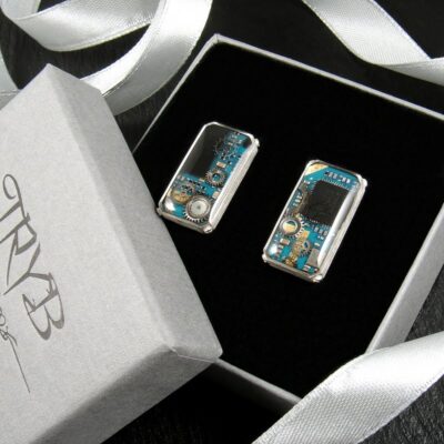 Spinki do mankietów z niebieskimi układami scalonymi