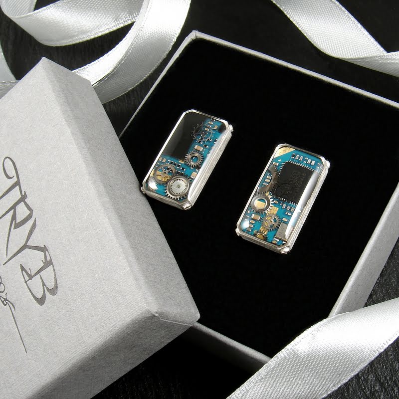 Spinki do mankietów z niebieskimi układami scalonymi