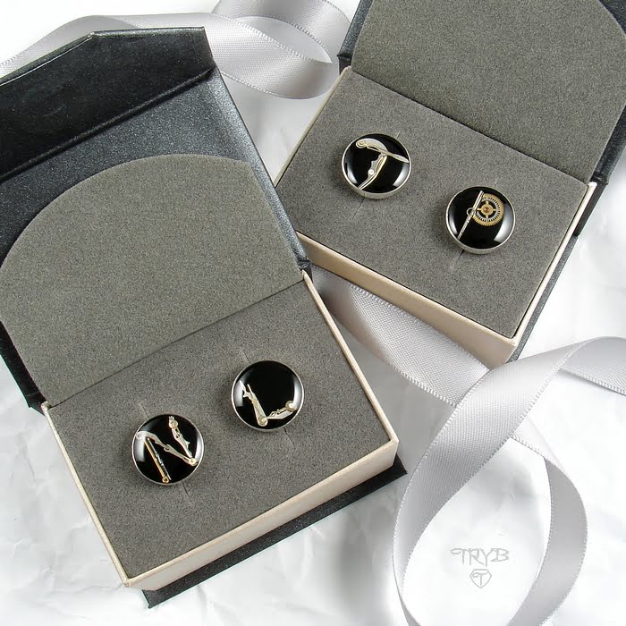 Ręcznie robione spinki z inicjałami na prezent