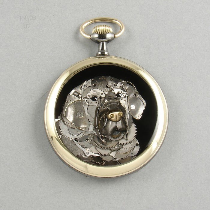 Unikatowa zawieszka z golden retrieverem z części zegarków