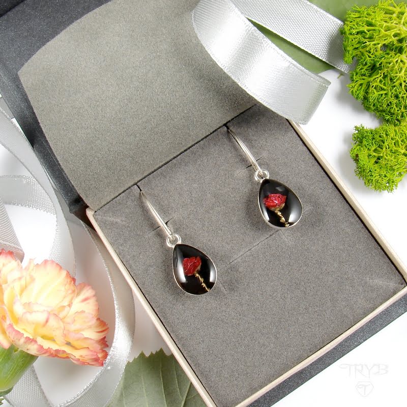 Czerwone kolczyki różyczki na prezent