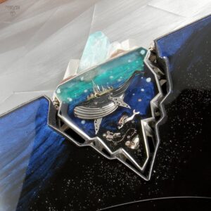 artystyczny naszyjnik z humbakiem