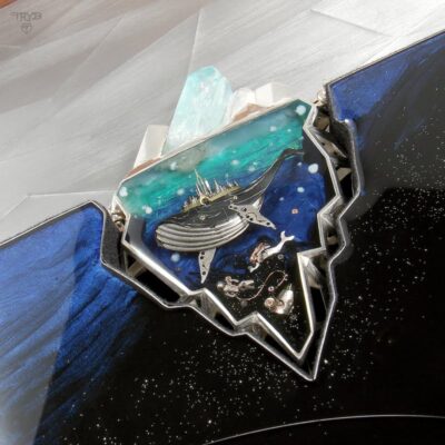 artystyczny naszyjnik z humbakiem