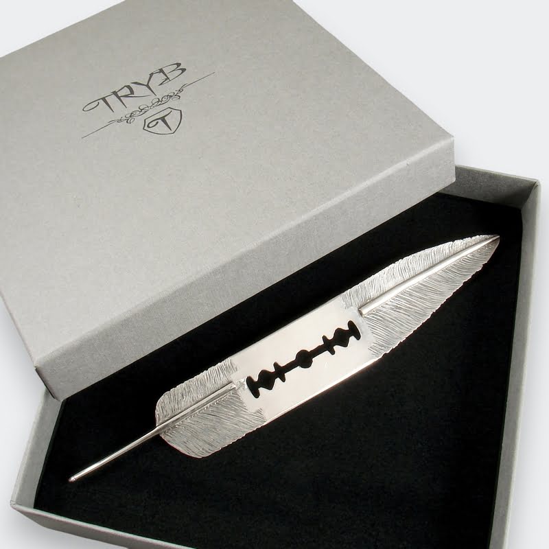 Ostre pióro - brosza ze srebra pr. 925