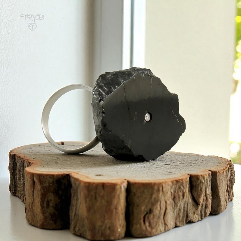 Węgiel i diament - artystyczny pierścień z przesłaniem