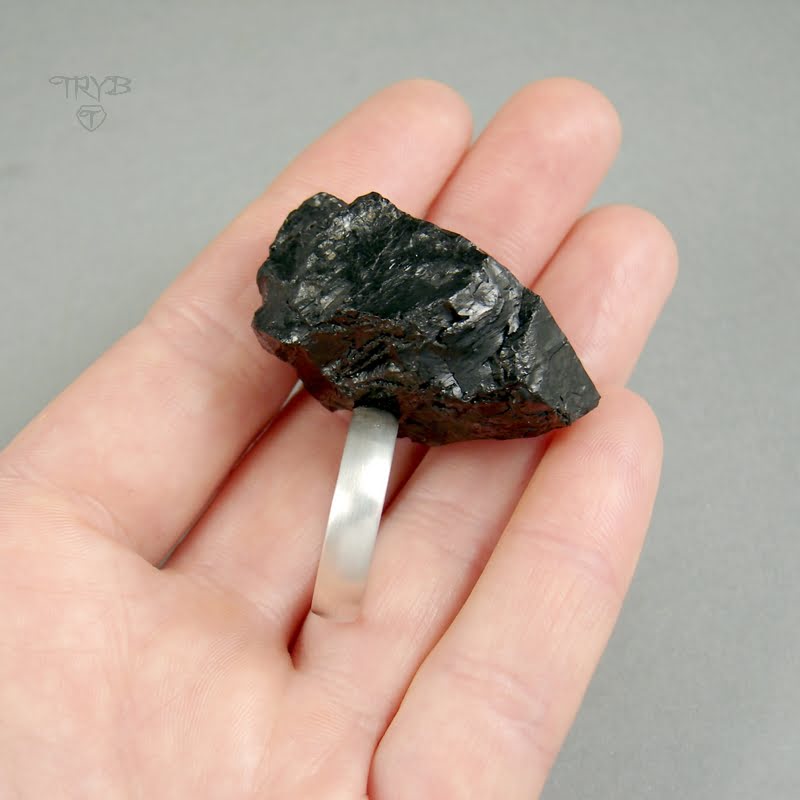 Oryginalna biżuteria artystyczna z węgla.