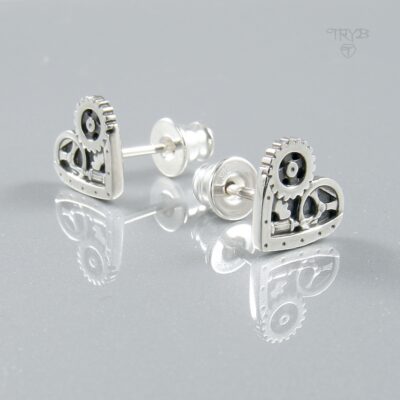 Steampunkowe kolczyki serca ze srebra 925 z mechanicznymi motywami