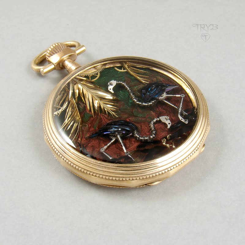 Unikatowa zawieszka na szyję z flamingami z części zegarków