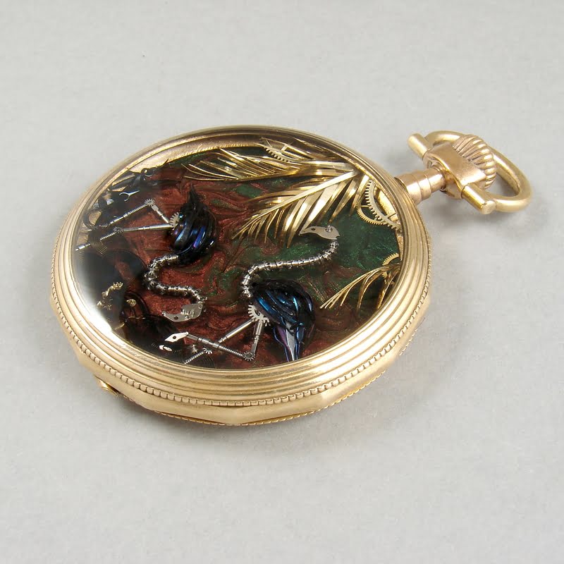 Unikatowy wisior z miniaturowymi flamingami z części zegarków