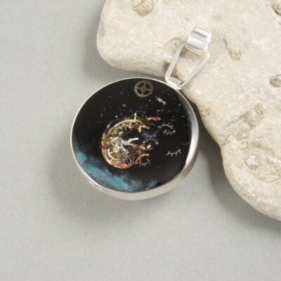 Oryginalny wisiorek Ikar z części zegarków