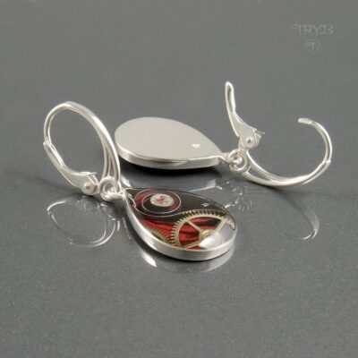 Srebrne kolczyki artystyczne z czerwonymi akcentami