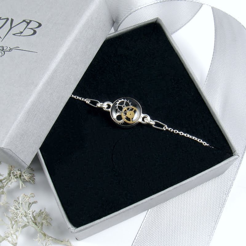 Artystyczna bransoletka celebrytka na prezent. Z trybikami.