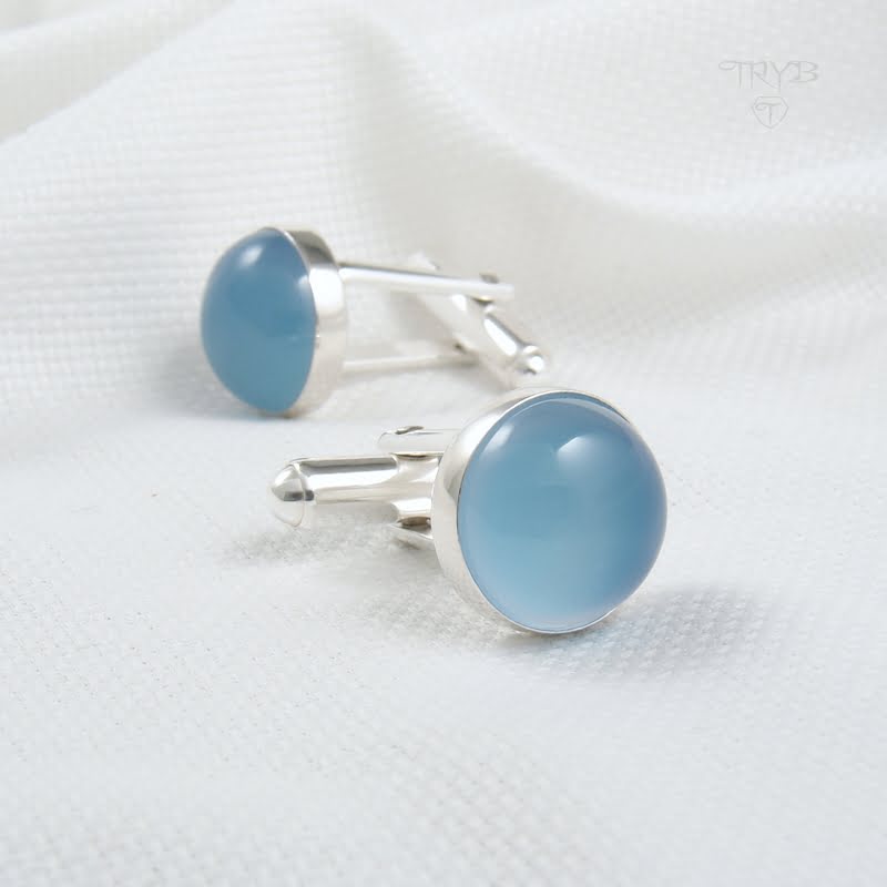 Spinki do mankietów z agatem – widok detali kamieni i srebrnej oprawy