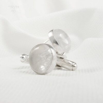 Spinki do mankietów z kwarcem – widok detali kamieni i srebrnej oprawy